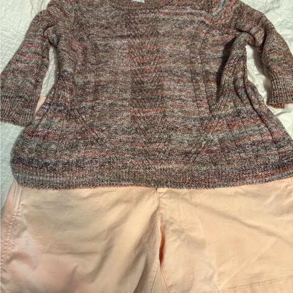 GAP Classic Mid Rise Shorts in Peach - Picture 3 of 3